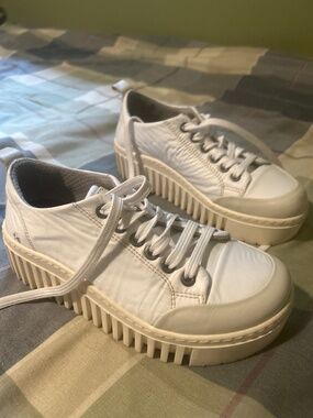 Shoe